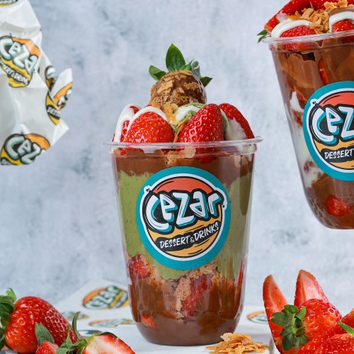 ترند الفراولة مع شوكلاته دبي